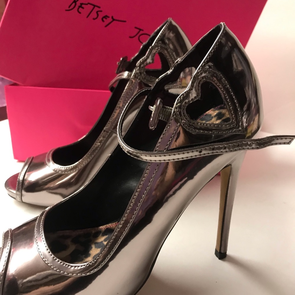 Betsey Johnson Silver metallic heart cutout heels strap vintage sexy club prom 9